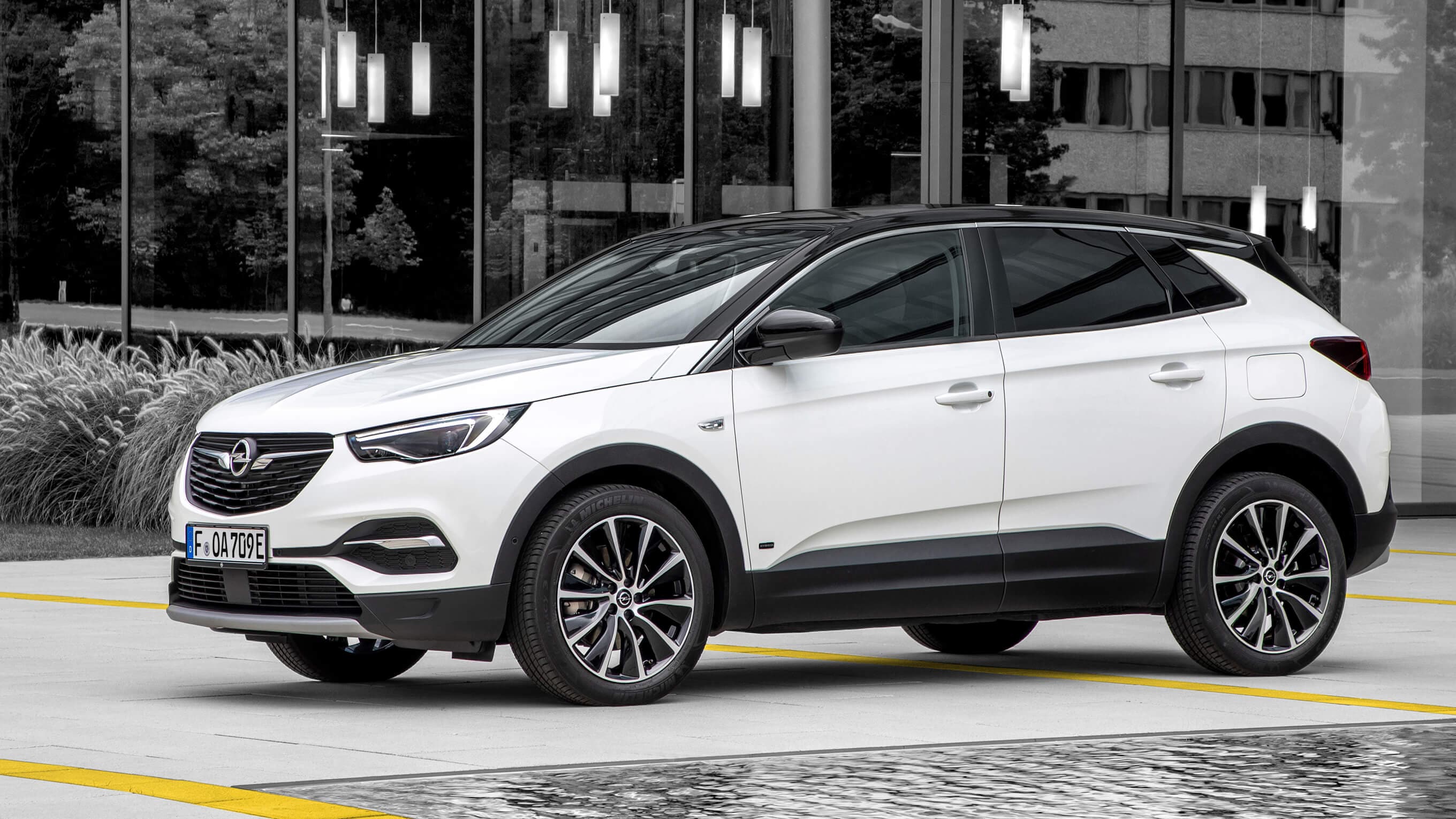 171219 New Opel Grandland X Plug-in-Hybrid with Front-Wheel Drive
